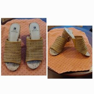 Super comfy White Mountain shoes 6